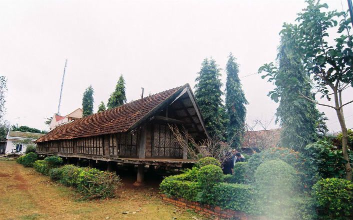Explore Ako Dhong village